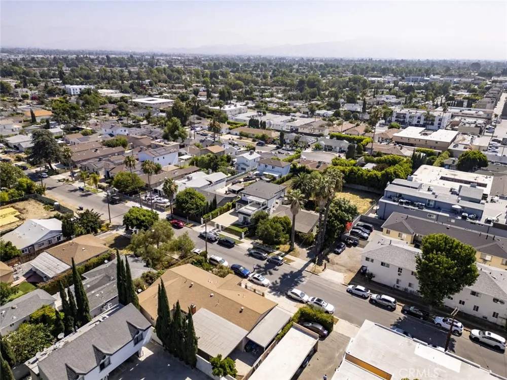 6415 Varna Avenue Van Nuys, CA 91401