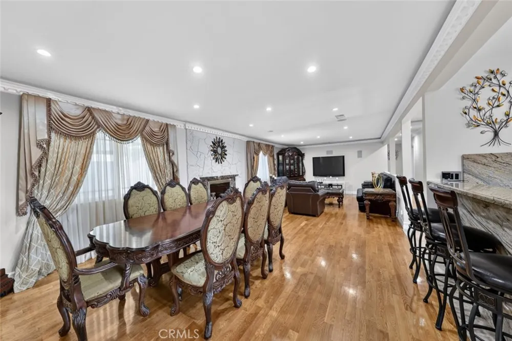 6415 Varna Avenue Van Nuys, CA 91401