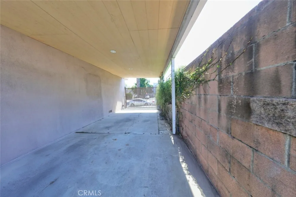 6415 Varna Avenue Van Nuys, CA 91401