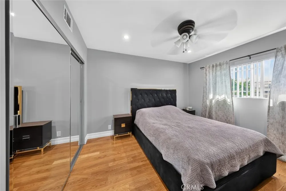 6415 Varna Avenue Van Nuys, CA 91401