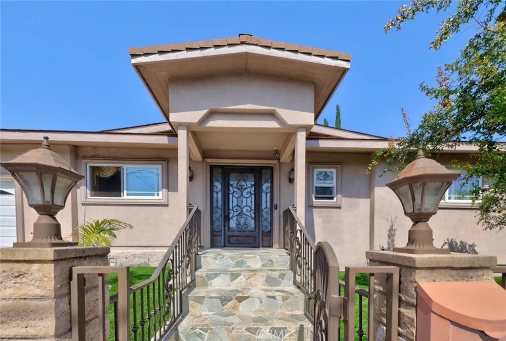 6415 Varna Avenue Van Nuys, CA 91401