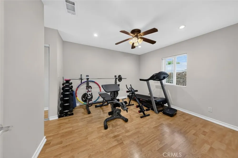 6415 Varna Avenue Van Nuys, CA 91401