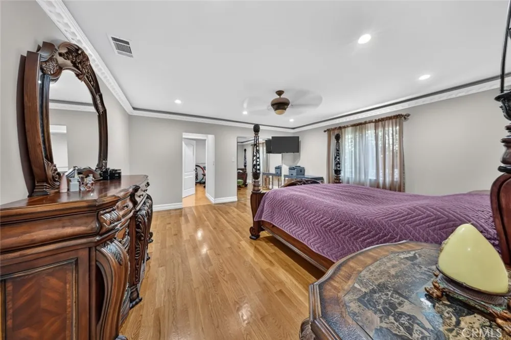 6415 Varna Avenue Van Nuys, CA 91401
