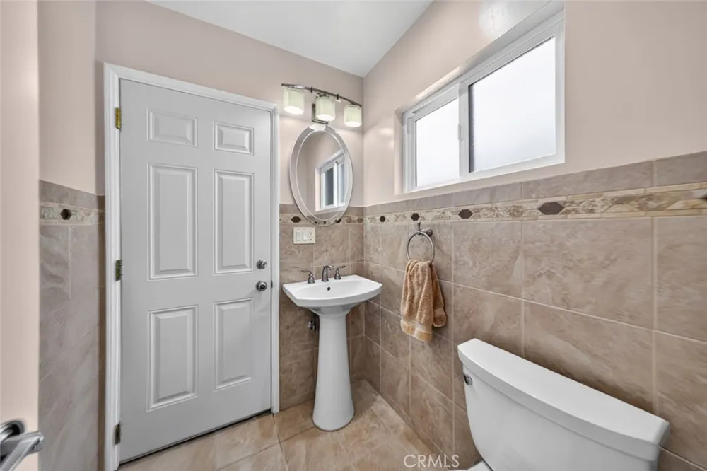 6415 Varna Avenue Van Nuys, CA 91401
