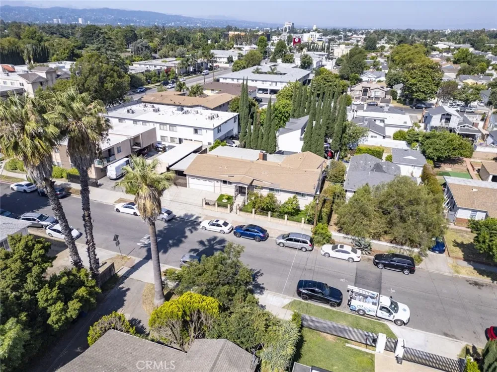 6415 Varna Avenue Van Nuys, CA 91401