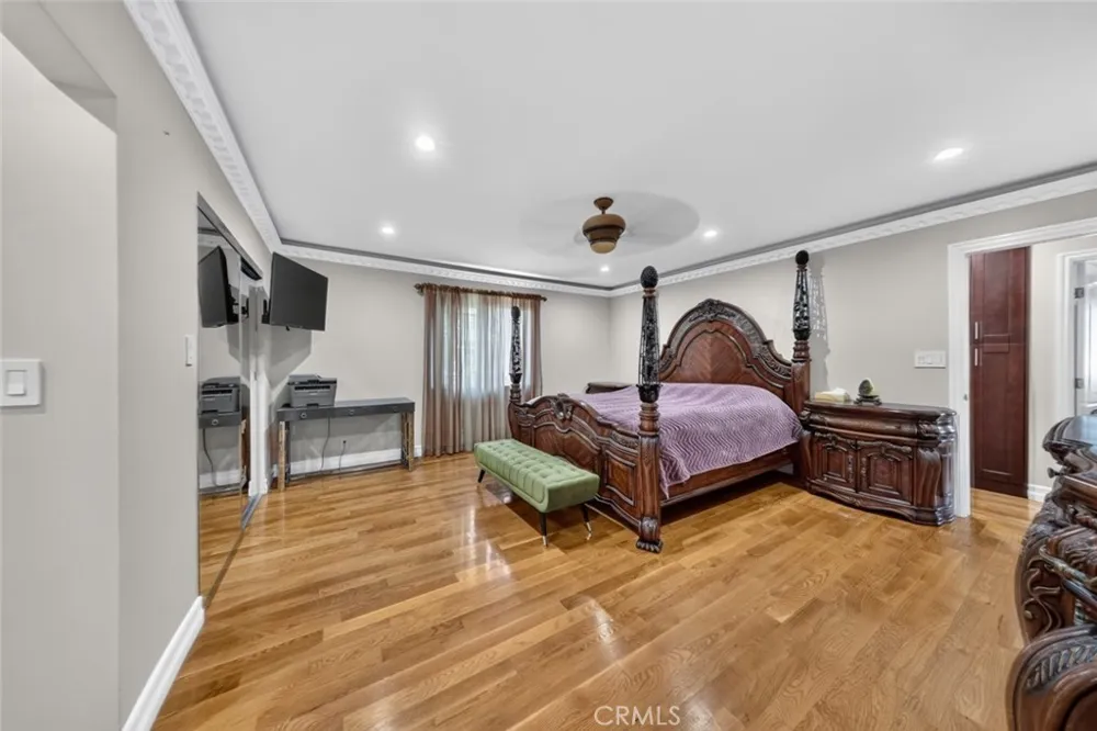 6415 Varna Avenue Van Nuys, CA 91401