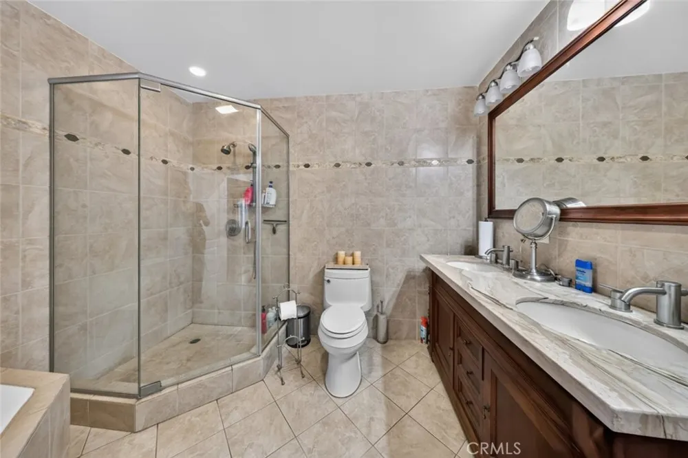6415 Varna Avenue Van Nuys, CA 91401