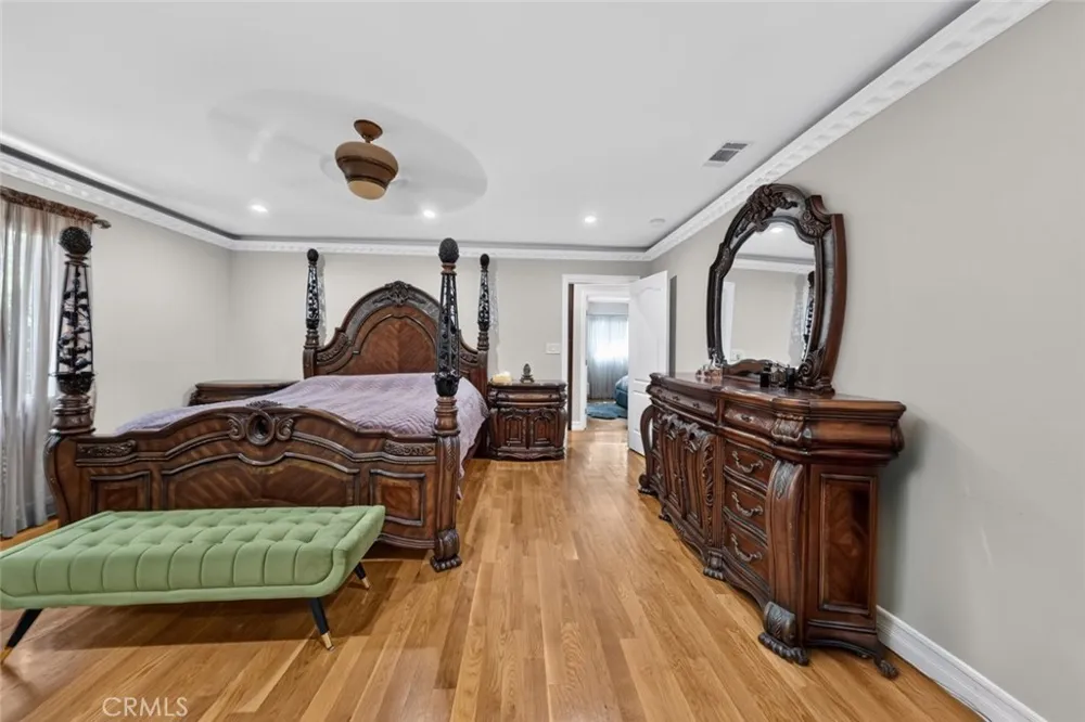 6415 Varna Avenue Van Nuys, CA 91401