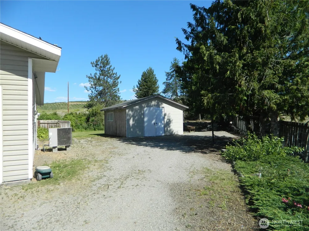 16 Orchard Loop S Tonasket, WA 98855