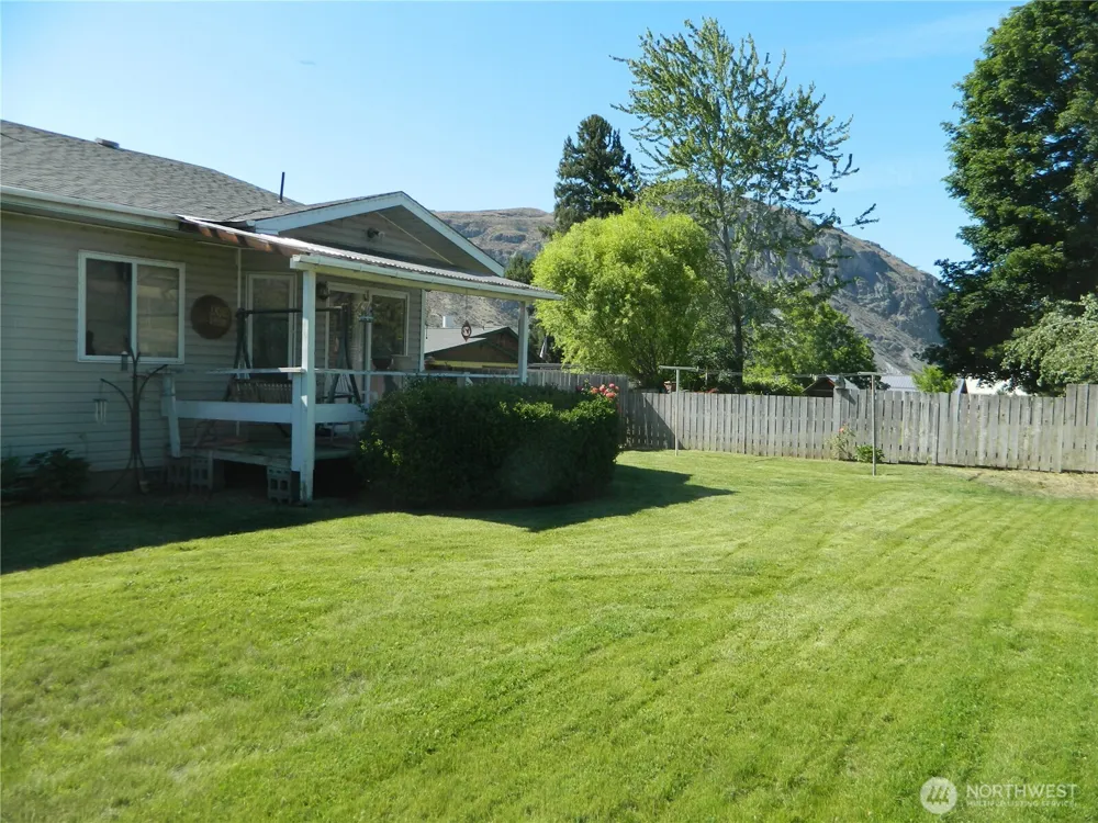 16 Orchard Loop S Tonasket, WA 98855