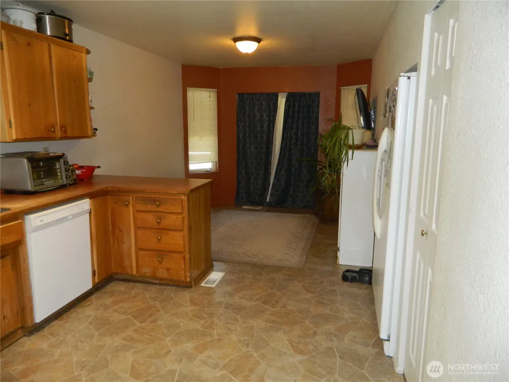 16 Orchard Loop S Tonasket, WA 98855