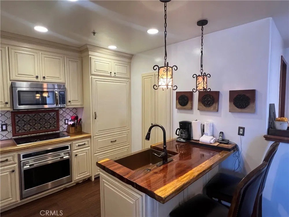 53 Camino De Flores Avalon, CA 90704
