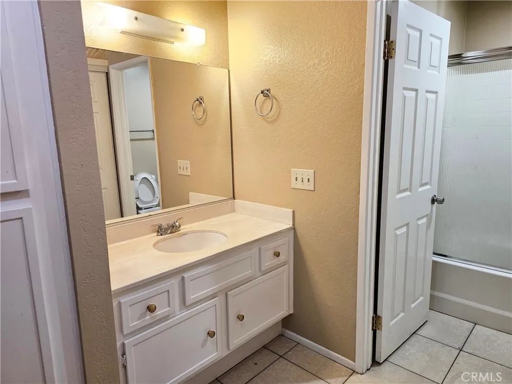 2554 Olive Drive #10 Palmdale, CA 93550