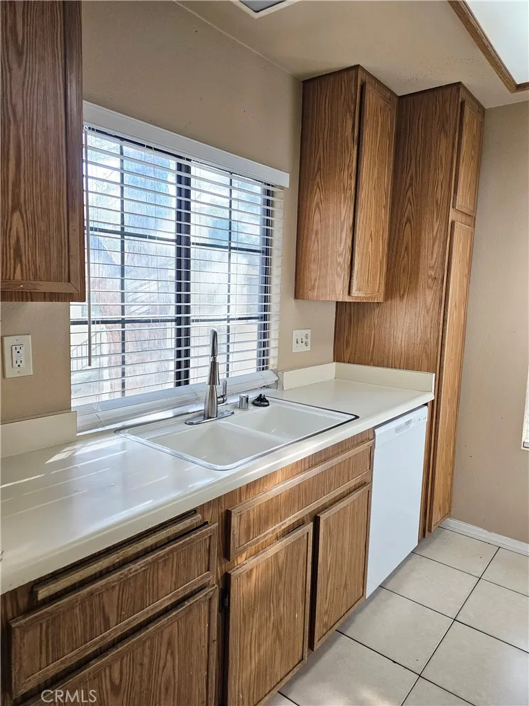 2554 Olive Drive #10 Palmdale, CA 93550