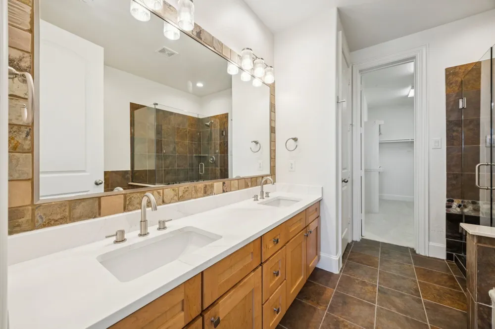 643 Senda Irving, TX 75039
