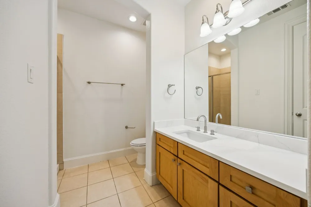 643 Senda Irving, TX 75039