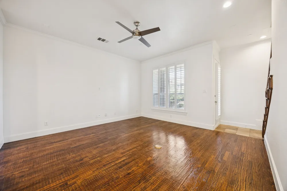 643 Senda Irving, TX 75039