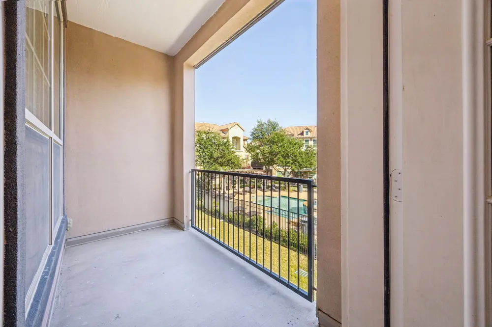643 Senda Irving, TX 75039