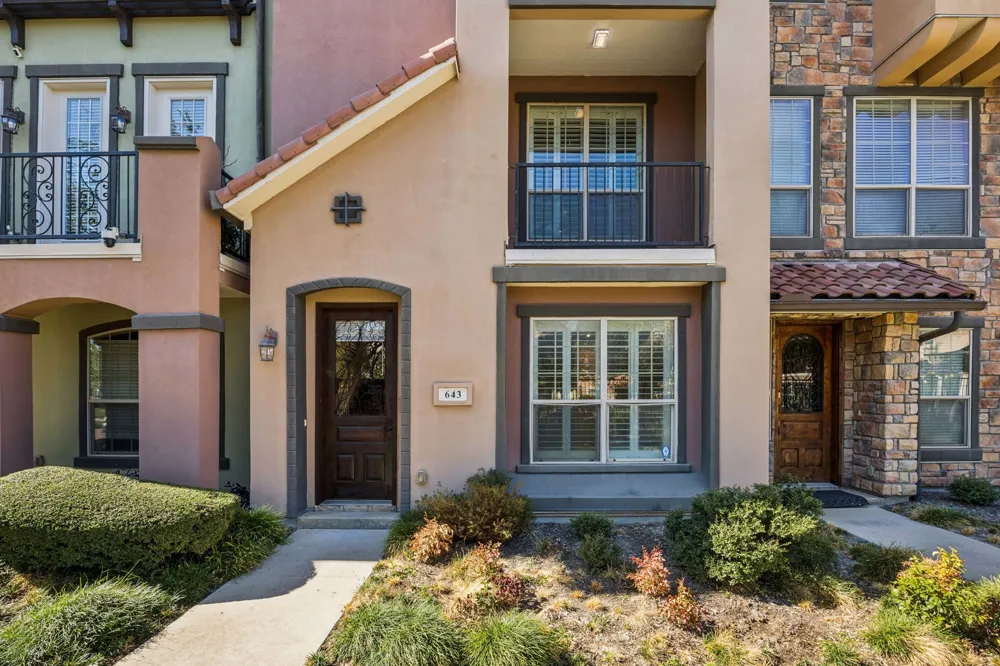 643 Senda Irving, TX 75039