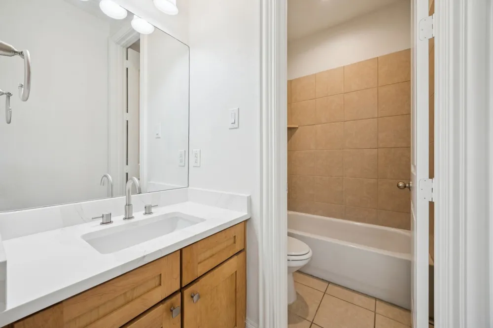 643 Senda Irving, TX 75039