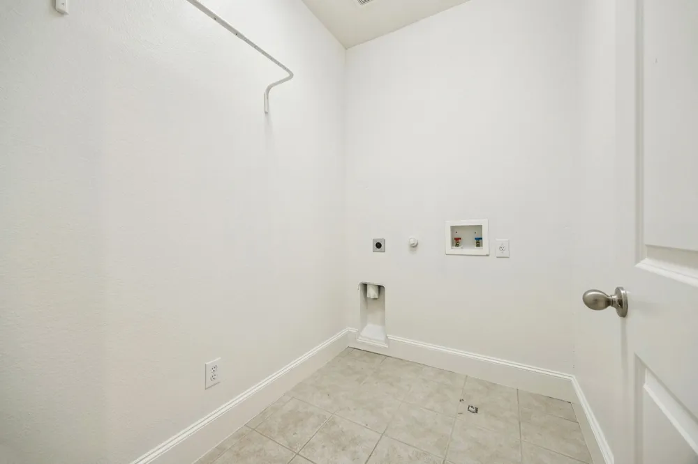 643 Senda Irving, TX 75039