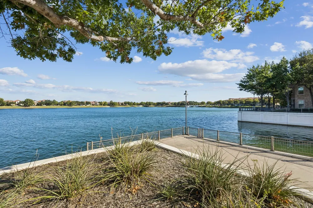 643 Senda Irving, TX 75039