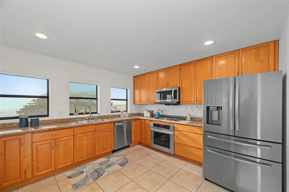 804 Bay Avenue Kemah, TX 77565