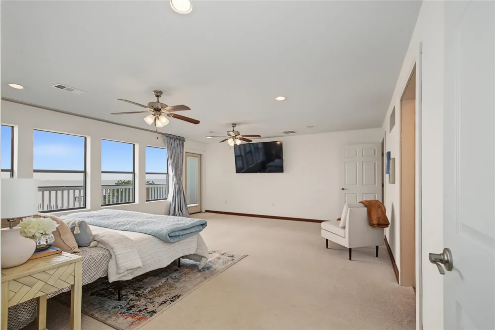 804 Bay Avenue Kemah, TX 77565