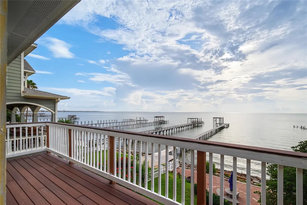 804 Bay Avenue Kemah, TX 77565