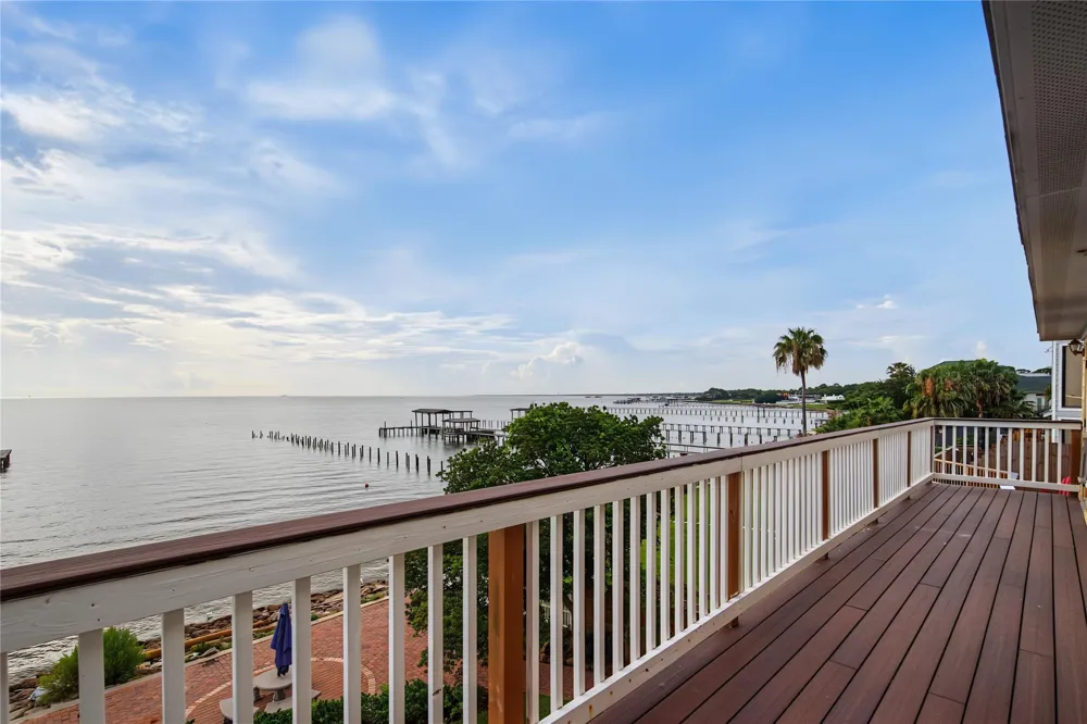 804 Bay Avenue Kemah, TX 77565