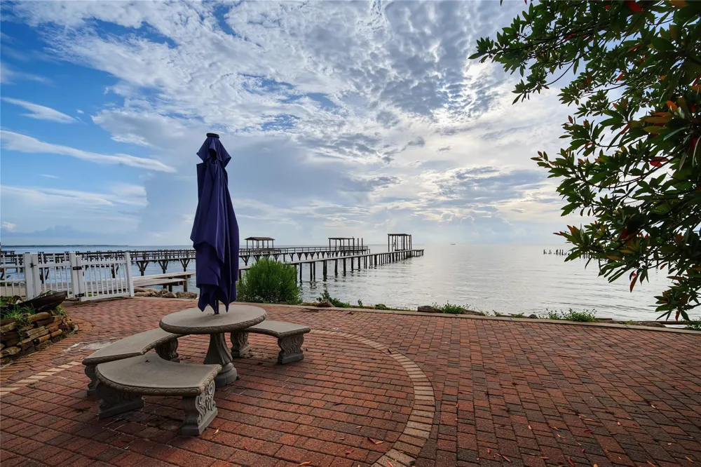 804 Bay Avenue Kemah, TX 77565