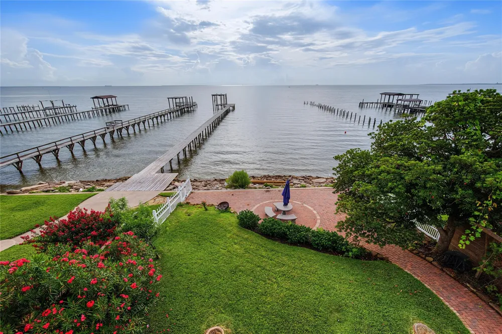 804 Bay Avenue Kemah, TX 77565
