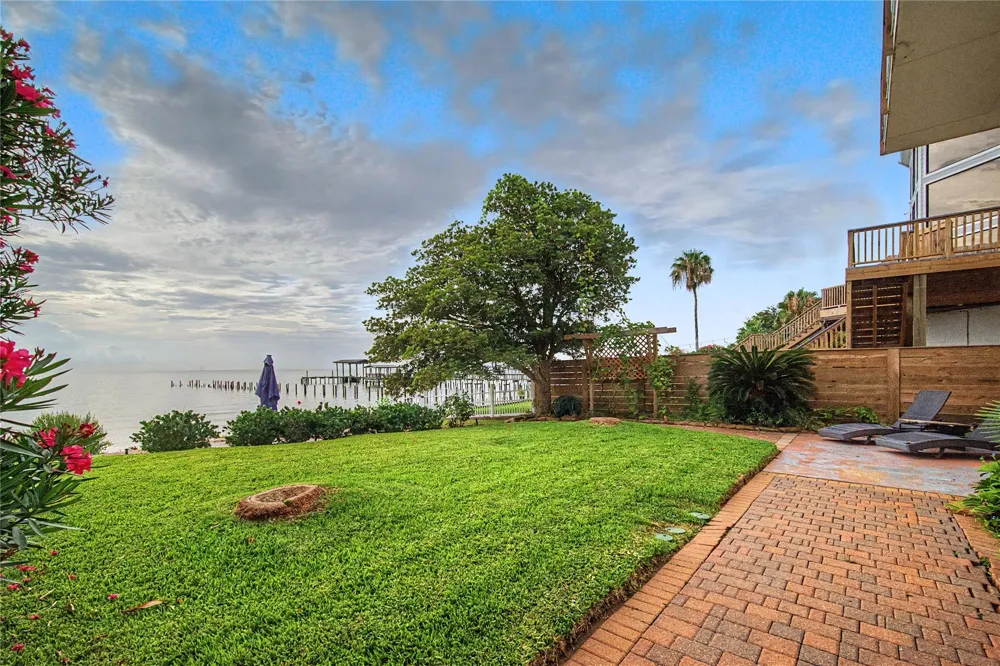 804 Bay Avenue Kemah, TX 77565