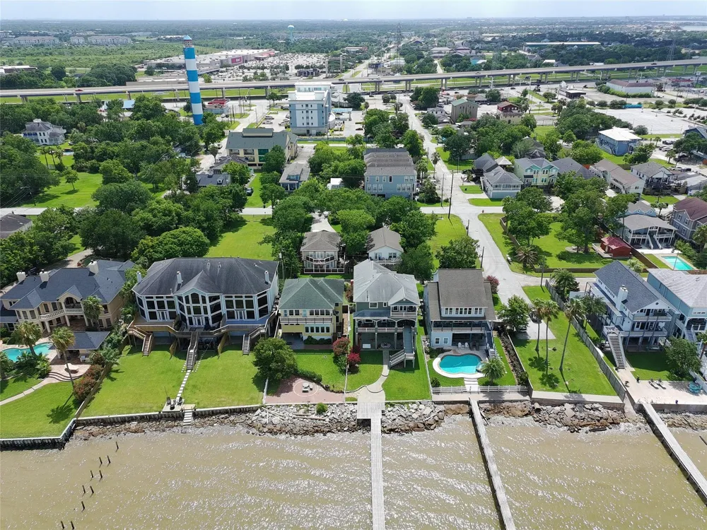 804 Bay Avenue Kemah, TX 77565