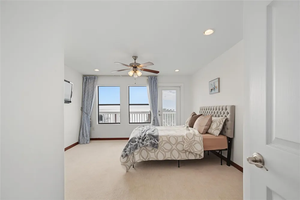 804 Bay Avenue Kemah, TX 77565