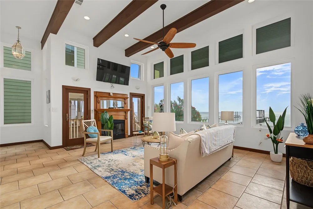 804 Bay Avenue Kemah, TX 77565