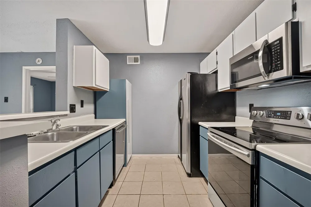 18800 Egret Bay Blvd Boulevard #503 Webster, TX 77058