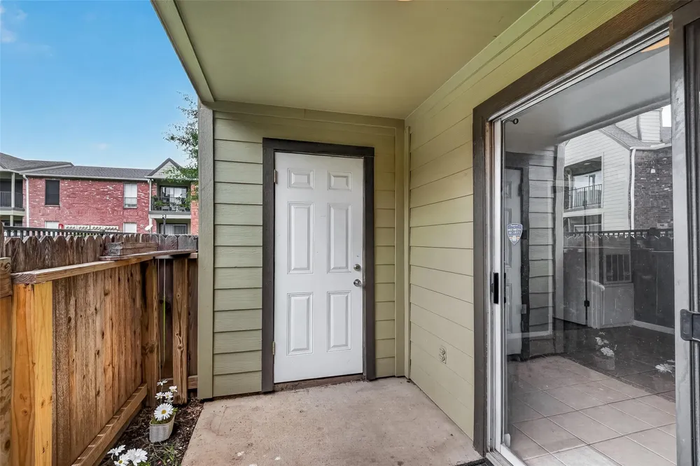 18800 Egret Bay Blvd Boulevard #503 Webster, TX 77058