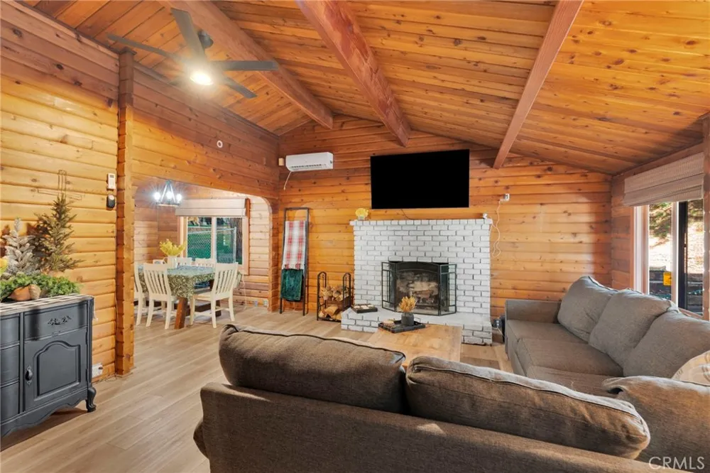 2130 Spring Oak Running Springs, CA 92382
