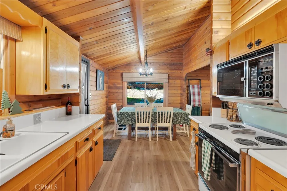 2130 Spring Oak Running Springs, CA 92382