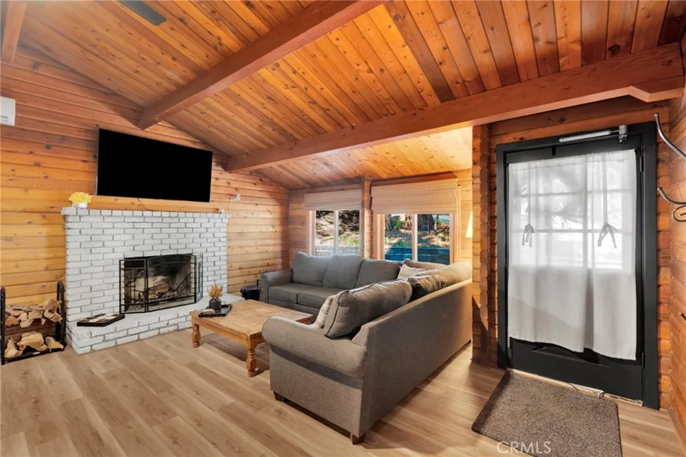 2130 Spring Oak Running Springs, CA 92382