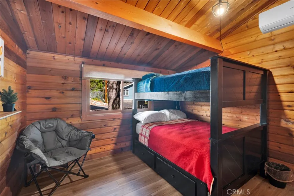 2130 Spring Oak Running Springs, CA 92382