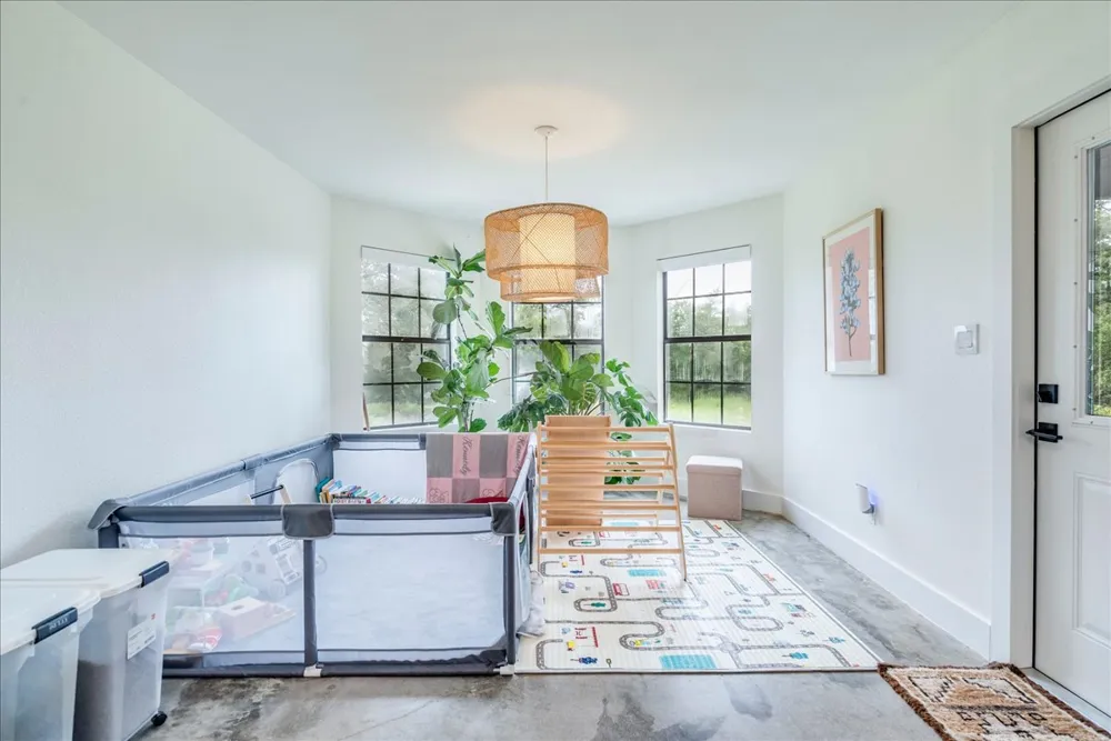 160 Shady Oaks Drive Dale, TX 78616