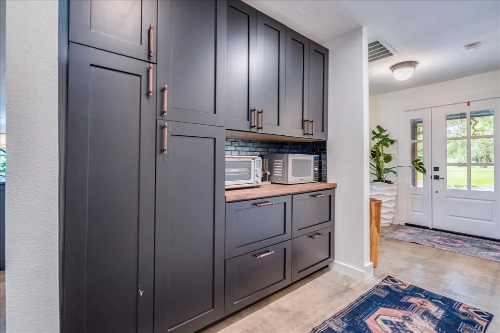 160 Shady Oaks Drive Dale, TX 78616