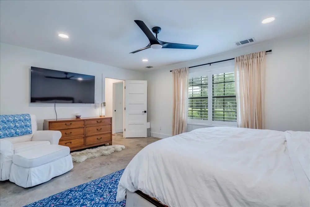 160 Shady Oaks Drive Dale, TX 78616