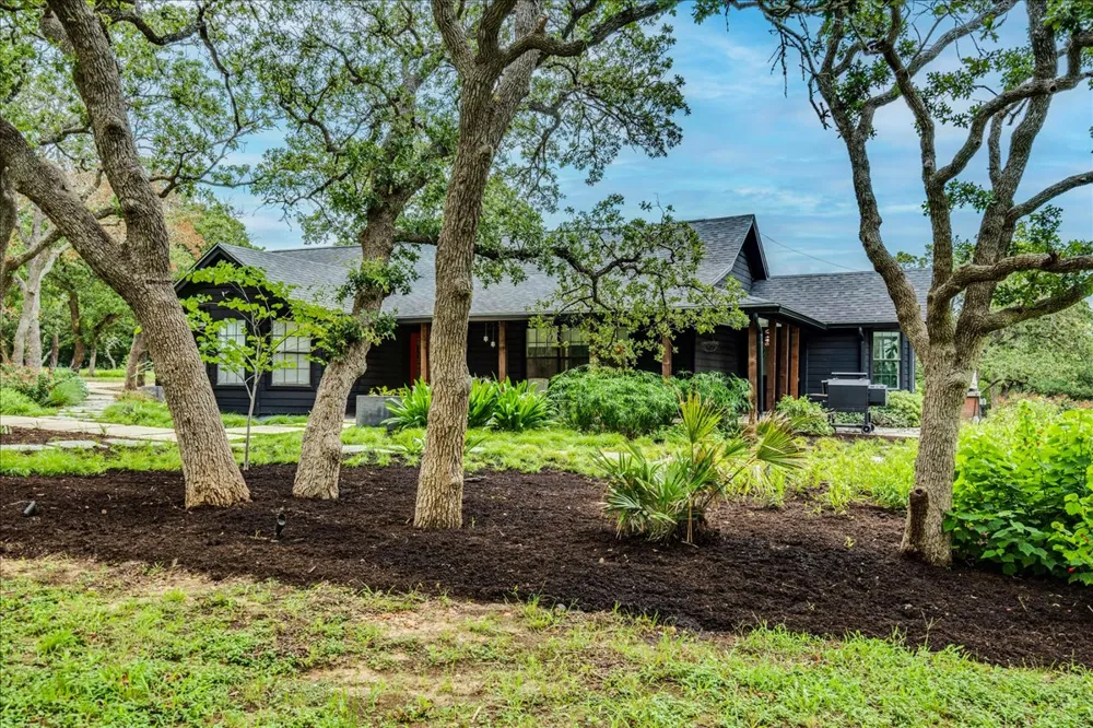 160 Shady Oaks Drive Dale, TX 78616