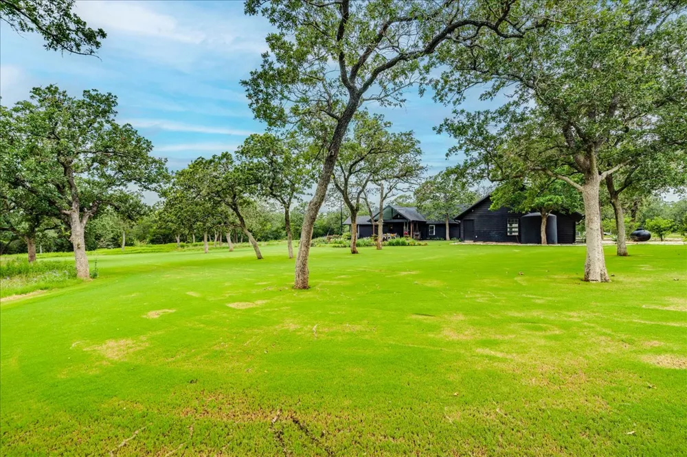 160 Shady Oaks Drive Dale, TX 78616