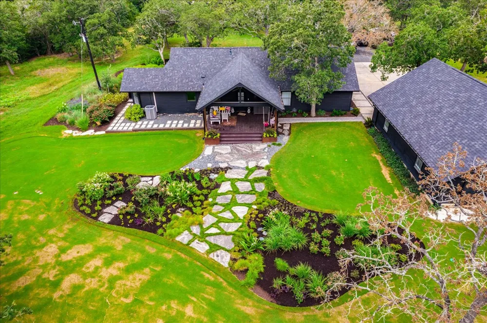 160 Shady Oaks Drive Dale, TX 78616