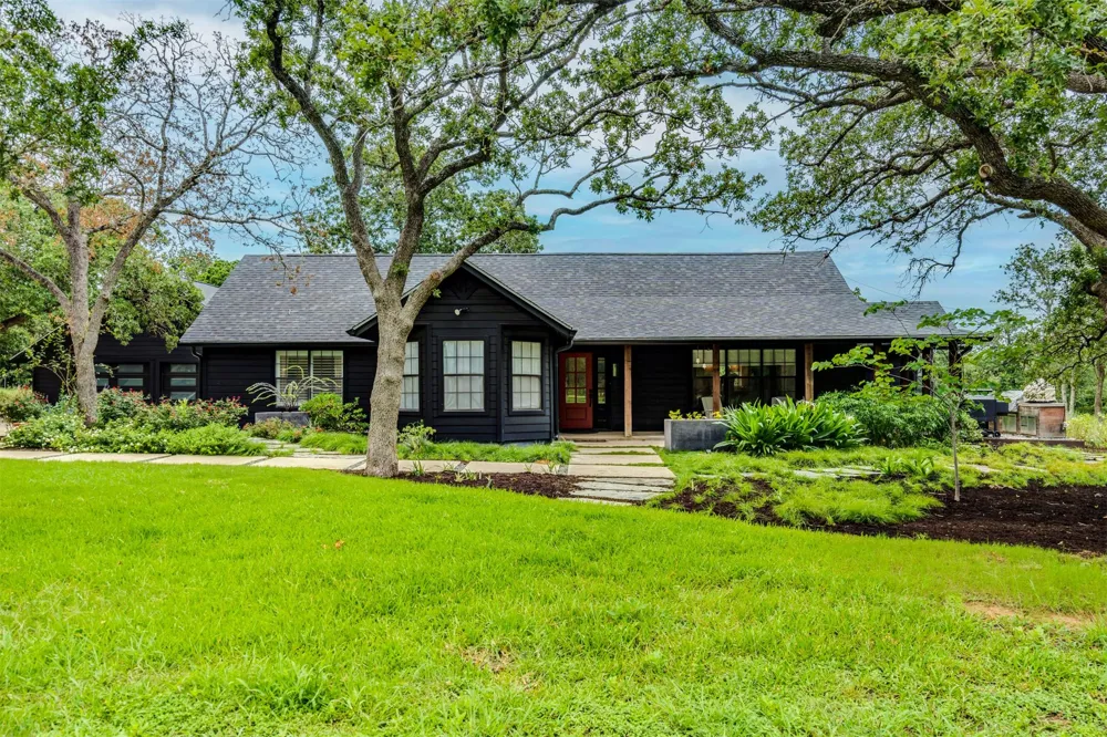 160 Shady Oaks Drive Dale, TX 78616