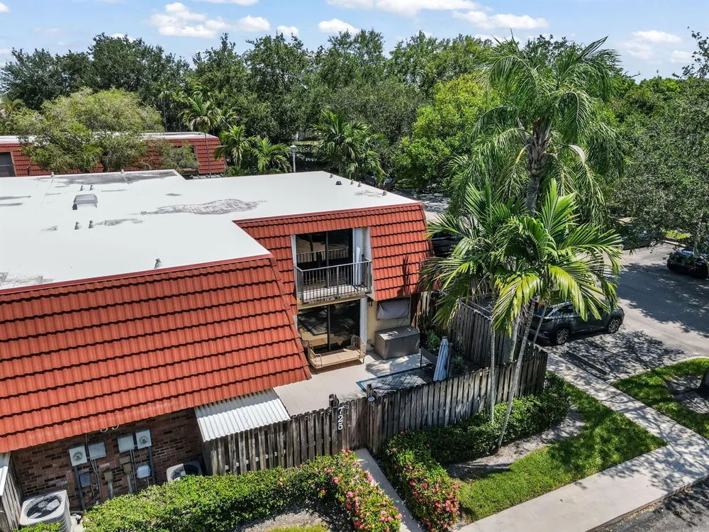 725 NW 99th Circle Plantation, FL 33324